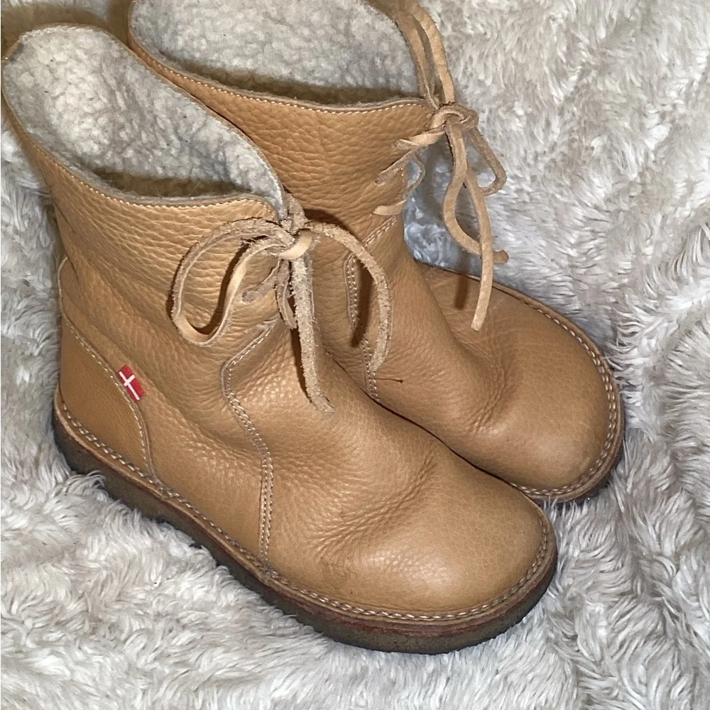 Duck feet mol Tan Leather Ankle Boots size 9